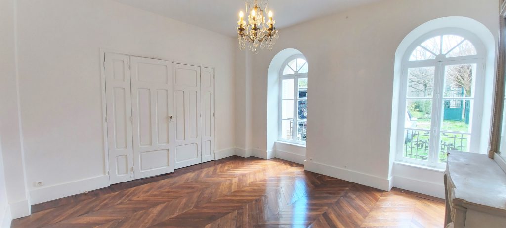 Conseils pour choix de peintures blanches et nuances de blanc pour décoration distinguée des intérieurs