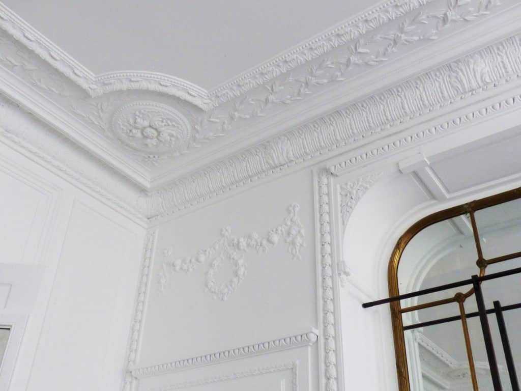 peinture plafond mur au pistolet pièce vide ou habitée