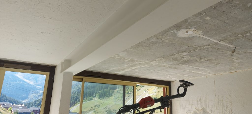 plafond poncer girafe crépis enduit
